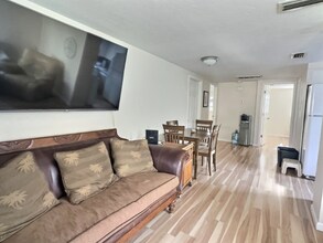 4514 S Lockwood Ridge Rd in Sarasota, FL - Building Photo - Building Photo