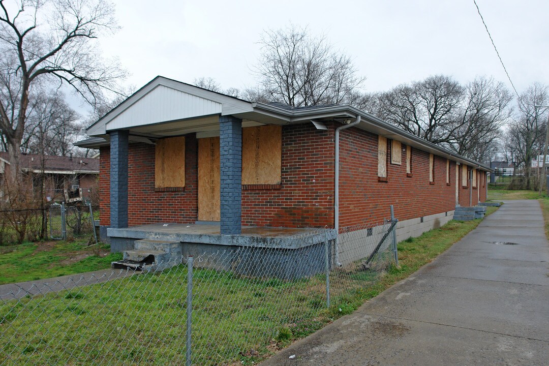 2711 Clifton Ave in Nashville, TN - Building Photo