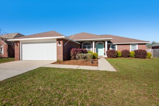 6165 Winchester Cir in Milton, FL - Building Photo - Building Photo