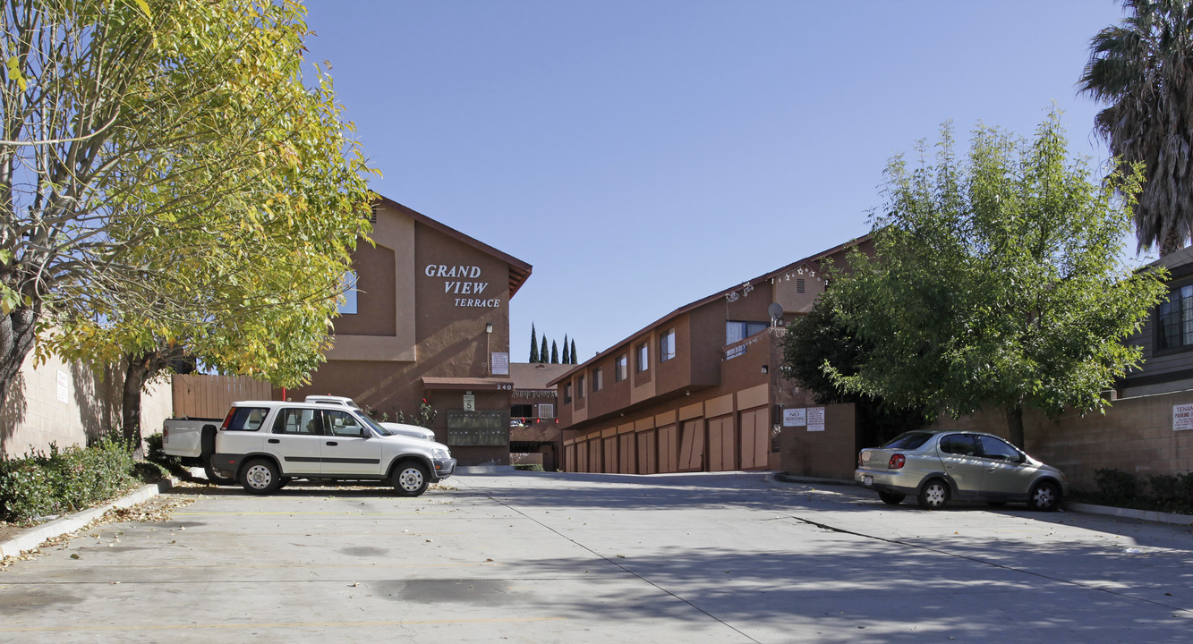 Grand View Terrace in La Habra, CA - Building Photo