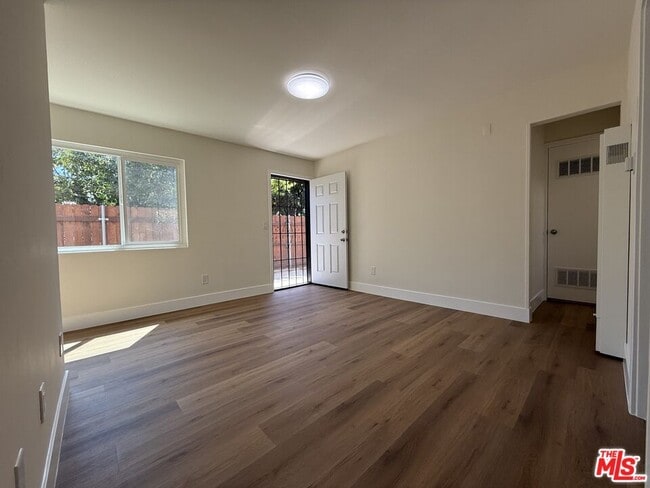 1716 Locust Ave in Long Beach, CA - Building Photo - Building Photo