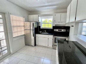 227 Phoenetia Ave, Unit 2 in Coral Gables, FL - Building Photo - Building Photo