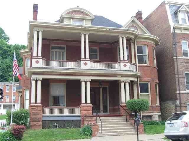 1005 Locust St in Dubuque, IA - Building Photo