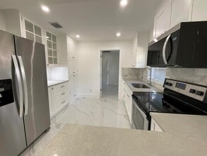 700 Tallapoosa St in West Palm Beach, FL - Foto de edificio - Building Photo