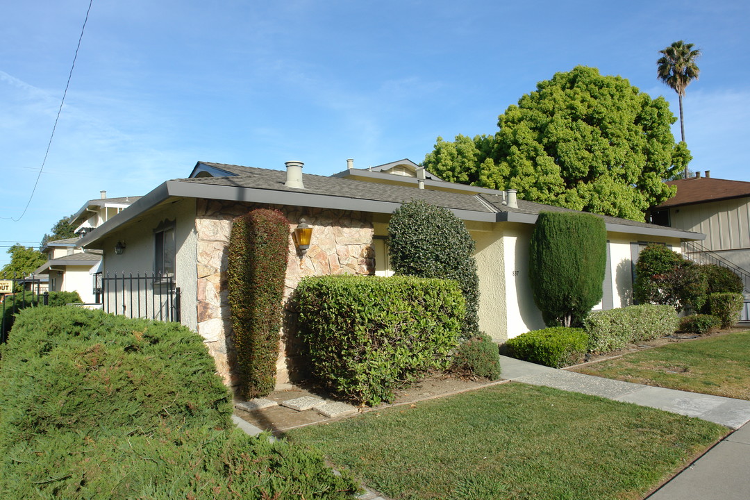 837 OPAL Dr in San Jose, CA - Building Photo