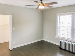 2010 W Foster Ave, Unit 5208-3 in Chicago, IL - Foto de edificio - Building Photo