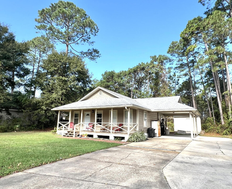 272 Winston Manor Rd in Santa Rosa Beach, FL - Building Photo