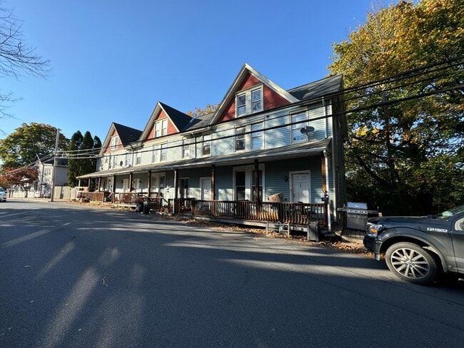 325 E Church St in Slatington, PA - Building Photo - Building Photo