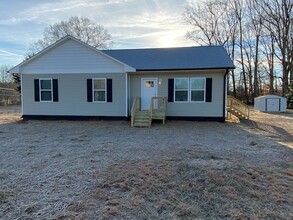 876 Whites Farm Rd in Statesville, NC - Building Photo - Building Photo