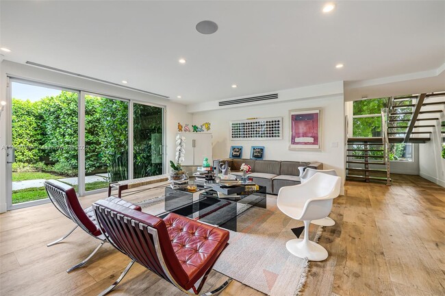 property at 280 SW 20th Rd