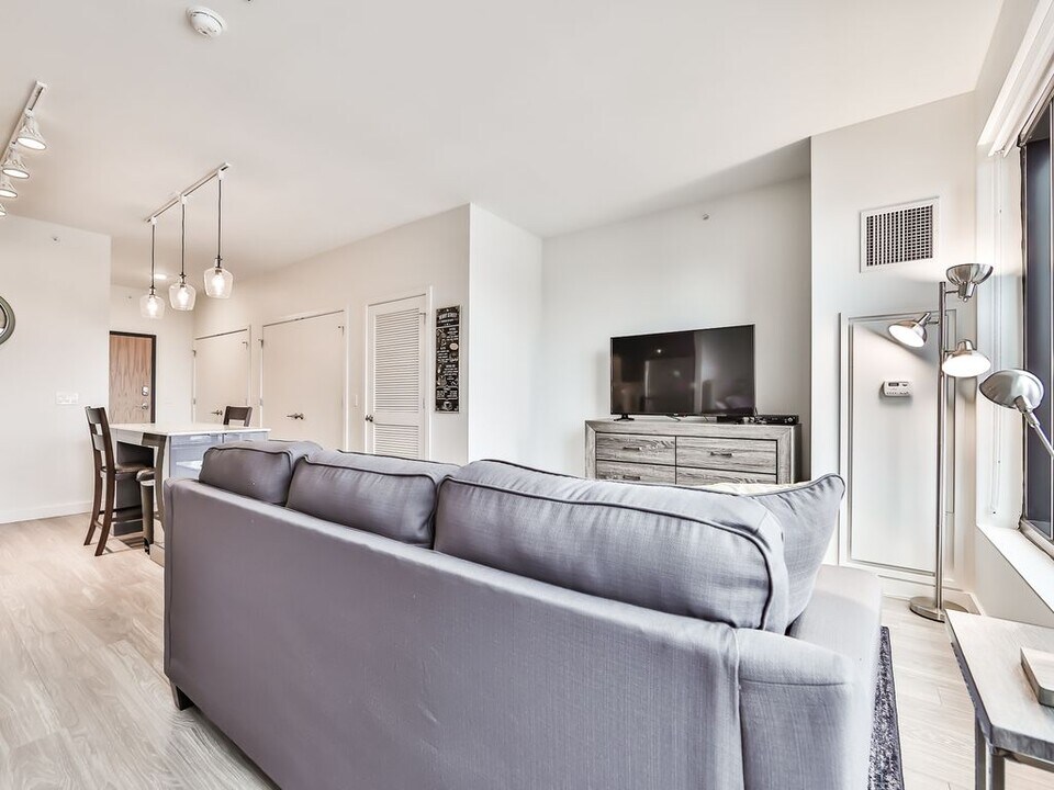 625 S Berendo St in Los Angeles, CA - Building Photo