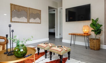 2761 SW 33rd Ave in Miami, FL - Building Photo - Building Photo