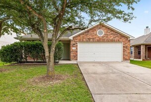 340 Carriage Way in Kyle, TX - Building Photo