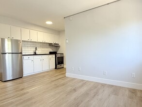 1030 Lillian Ave in Windsor, ON - Building Photo - Building Photo