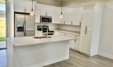61 Marie Dr in West Palm Beach, FL - Building Photo - Building Photo