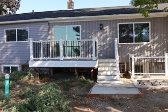 380 E 700 S in River Heights, UT - Foto de edificio - Building Photo