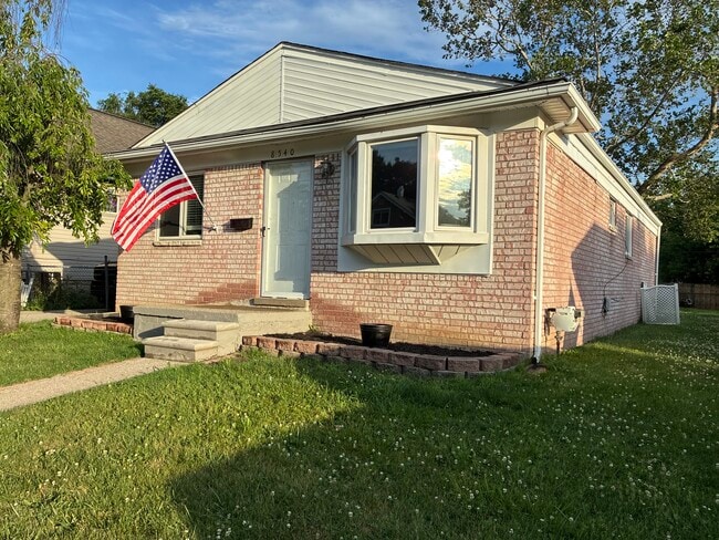 8540 Central in Center Line, MI - Foto de edificio - Building Photo