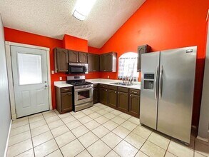 402 Prescott Loop in Laredo, TX - Building Photo - Building Photo