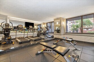 245 E 44th St in New York, NY - Building Photo - Building Photo