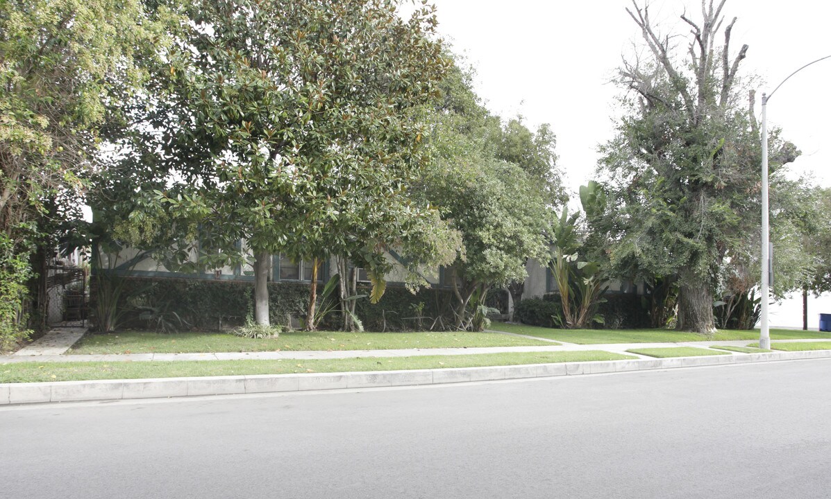 10719-10725 Valley Spring Ln in North Hollywood, CA - Foto de edificio