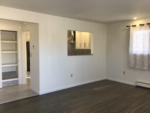 2942 Illinois Ave in Colorado Springs, CO - Foto de edificio - Building Photo