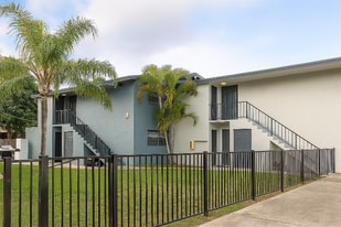 3721 SW 60th Ave in Davie, FL - Building Photo