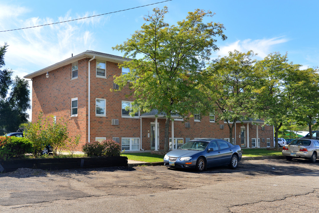 2520 Roberts Ave NW in Canton, OH - Building Photo