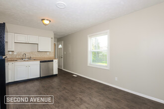 8218 Laughlin Dr in Indianapolis, IN - Building Photo - Building Photo