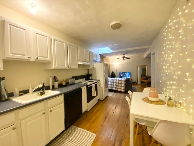 838 Huntington Ave, Unit 3