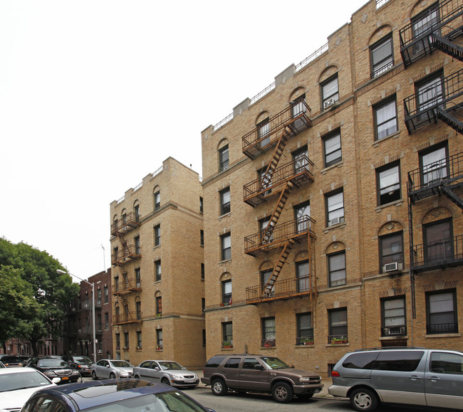 31-53 34th St in Astoria, NY - Foto de edificio - Building Photo