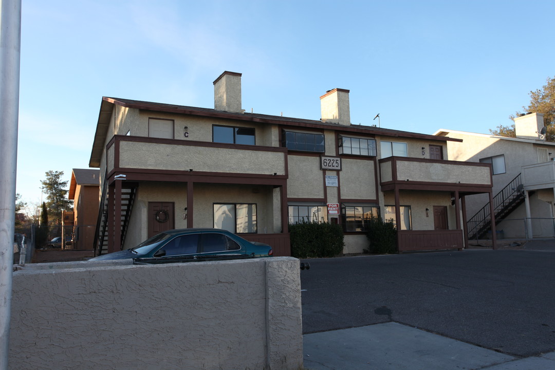 Sierra Oeste in Las Vegas, NV - Building Photo