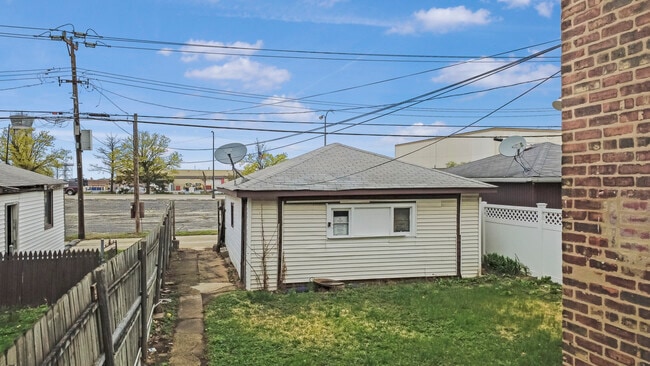 5156 W 63rd Pl in Chicago, IL - Building Photo - Building Photo
