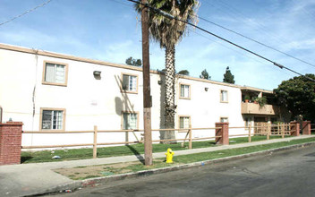 Orion Apartments in North Hills, CA - Foto de edificio - Building Photo