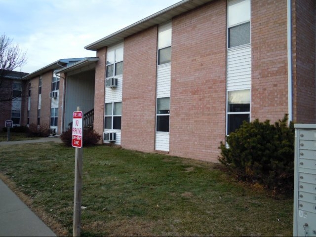 Burlington River Apartments in West Burlington, IA - Building Photo - Building Photo