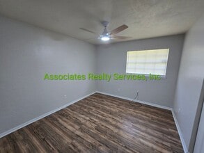 4710 NE 4th Pl in Gainesville, FL - Building Photo - Building Photo