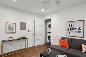 301 E 33rd St in Austin, TX - Building Photo - Building Photo