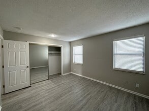 Princeton Court in Overland Park, KS - Foto de edificio - Building Photo