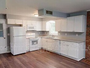708 Heatherwood Dr in Hendersonville, NC - Building Photo - Building Photo