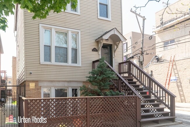 3144 N Oakley Ave, Unit J03W