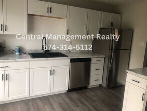 1311 Helmen Dr in South Bend, IN - Foto de edificio - Building Photo