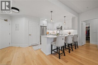 399 Elizabeth St in Burlington, ON - Building Photo - Building Photo