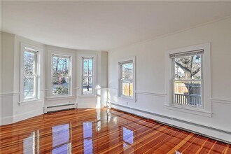 292 Pleasant St in East Providence, RI - Building Photo - Building Photo