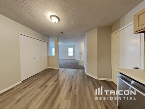 10664 Glenayr Dr in Camby, IN - Foto de edificio - Building Photo