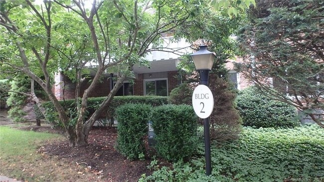 20 Southport Woods Drive in Fairfield, CT - Building Photo - Building Photo