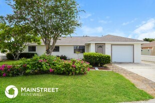 1320 Arlington Cir in Merritt Island, FL - Building Photo