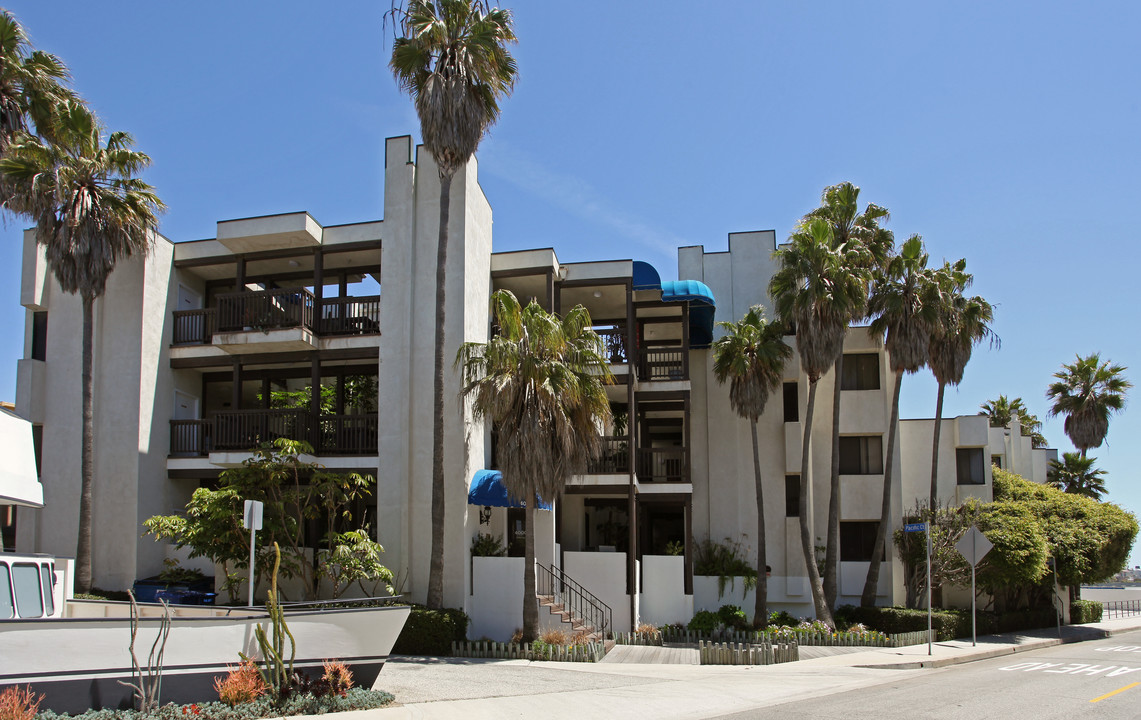 4000 Pacific Ave in Marina Del Rey, CA - Foto de edificio