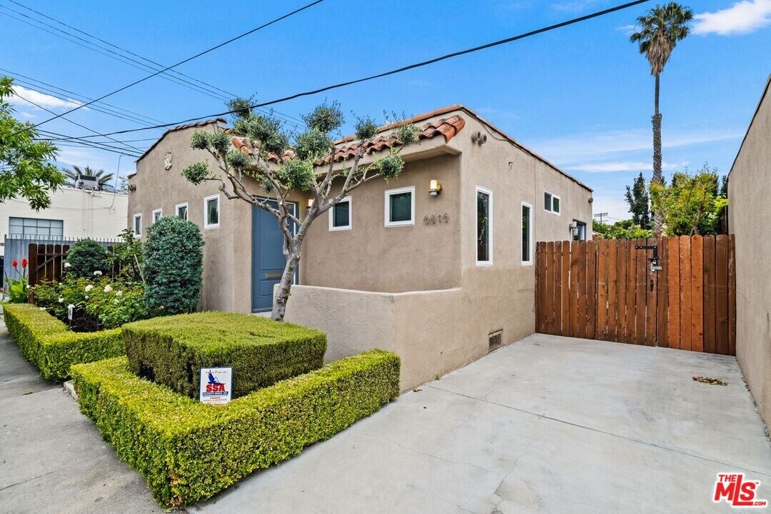 6816 Waring Ave in Los Angeles, CA - Building Photo