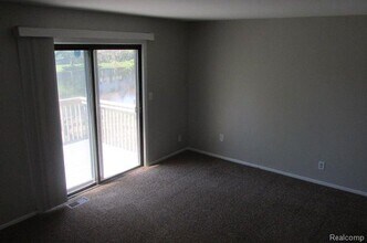 7310 Bluewater Dr in Clarkston, MI - Building Photo - Building Photo