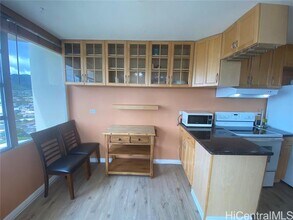 2825 S King St in Honolulu, HI - Building Photo - Building Photo