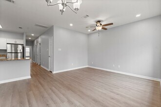 16866 W Hammon in Montgomery, TX - Foto de edificio - Building Photo